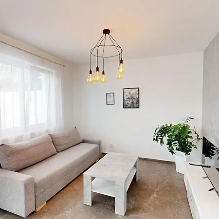 Salan Apartman Sered Sered' Exterior photo